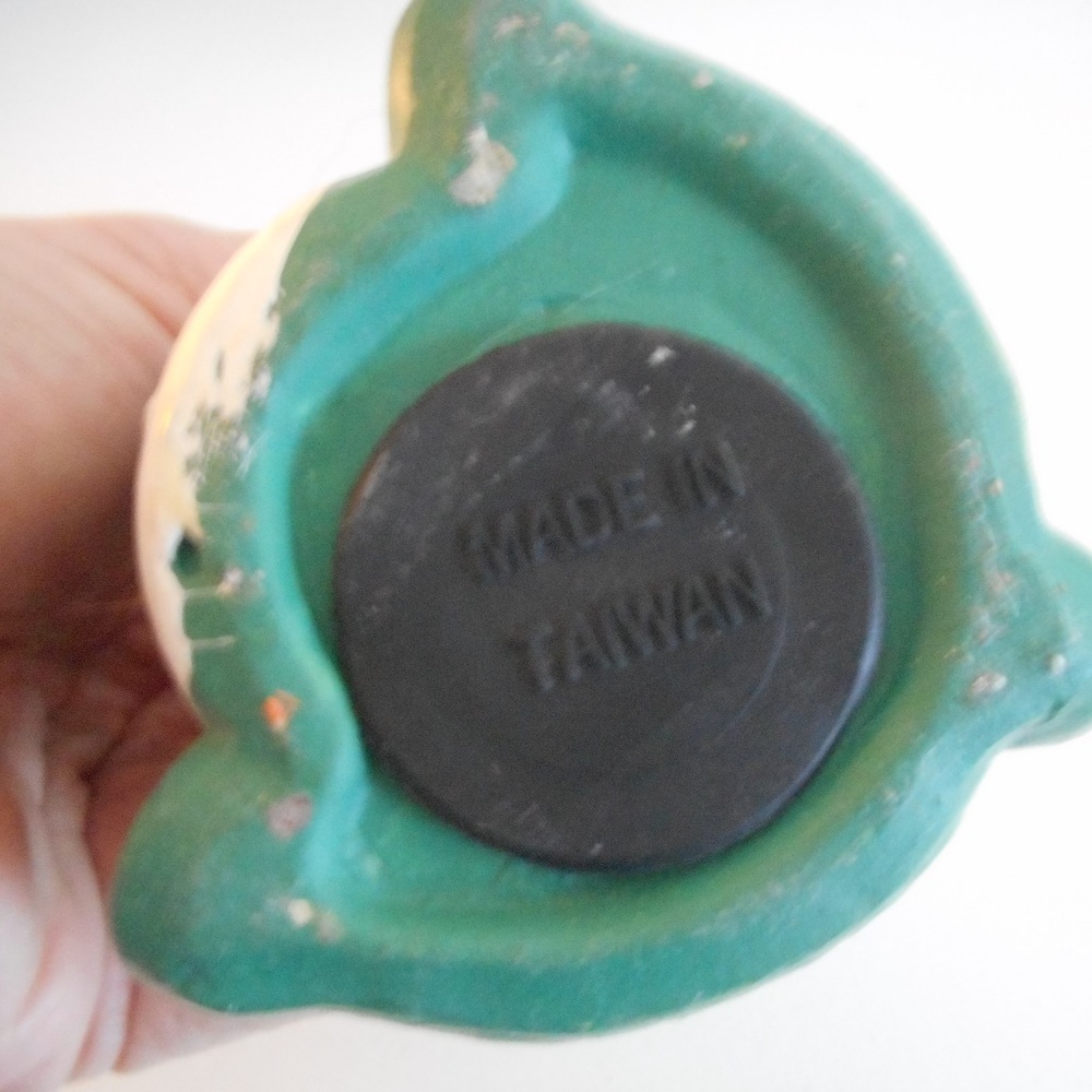 Vintage Chalkware or ceramic Green Bear Bank Shamrock - Picture 7 of 7